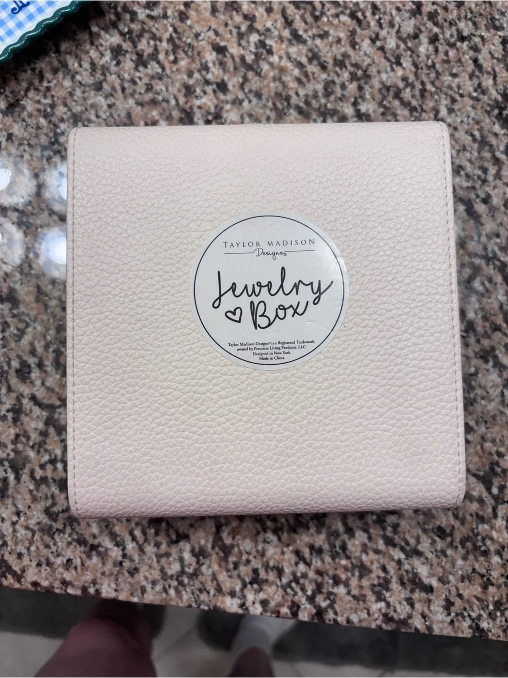 NWT Taylor Madison Designs Compact Pink Faux Leather Travel Jewelry Box